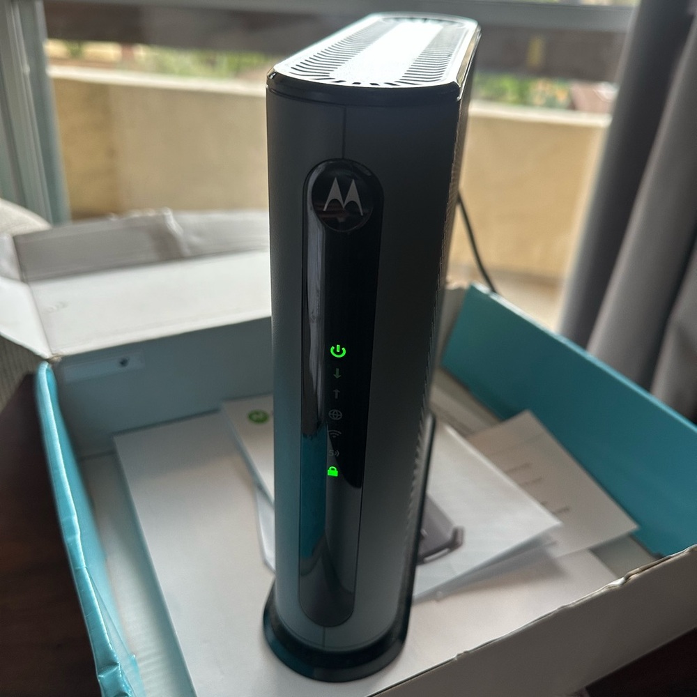 Motorola AC1900 WiFi Router / Modem combo